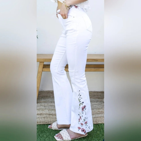 Anna Kaci Denim - Anna-Kaci Floral Daisy Embroidered Mid Rise Bell Bottom Flare Jeans Sz XL (NWT)